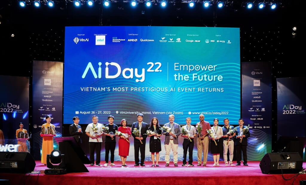 Đại diện Pixta Việt Nam cùng các nhà tài trợ khác tại AI day